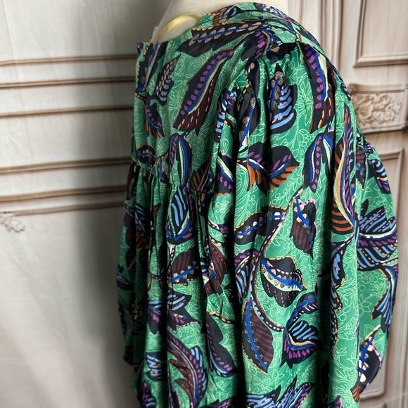 Democracy Green Printed V-Neck Blouson Blouse - Picture 6 of 9